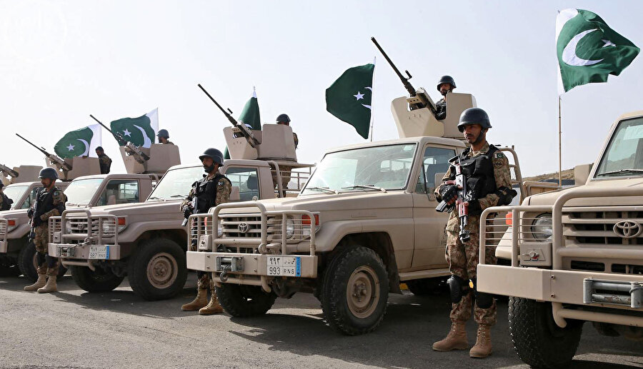 Pakistan, İslâm dünyasının en güçlü ordularından birine sahip.