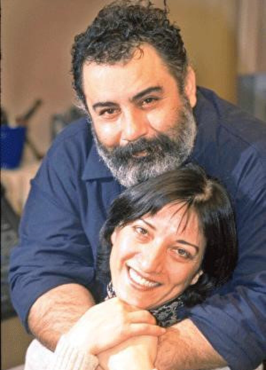 Askerlik dönüşü Gülten Kaya ile evlendi. 1982 yılında kızları Çiğdem doğdu. 