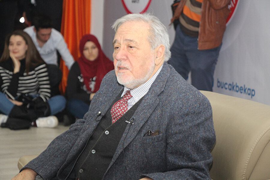 Prof. Dr. İlber Ortaylı, Burdur'un Bucak ilçesinde düzenlenen seminere katılmıştı.
