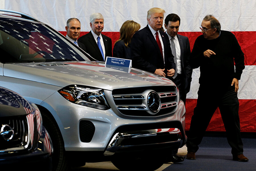 Donald Trump, ABD'de üretim yapan otomobil sektörünün CEO'larıyla görüşmüştü.