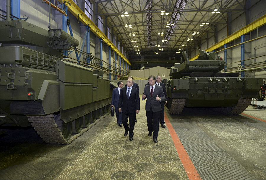 Rusya Devlet Başkanı Vladimir Putin, savunma sanayi fabrikasına bir ziyaret geçekleştirdi. 