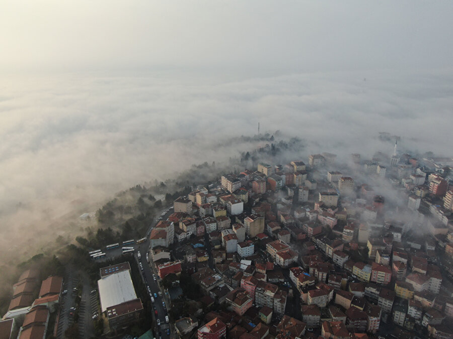 İstanbul'u etkisi altına alan sis havadan böyle görüntülendi.