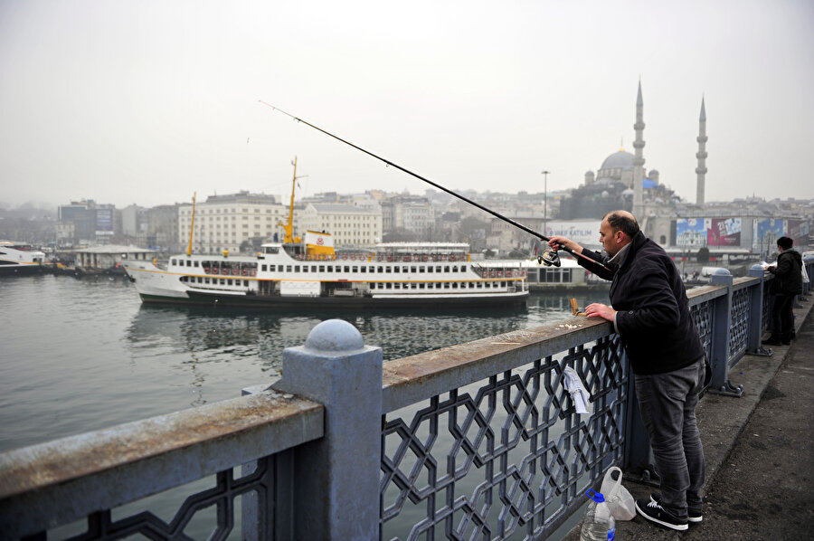 Eminönü'de sis böyle görüntülendi.