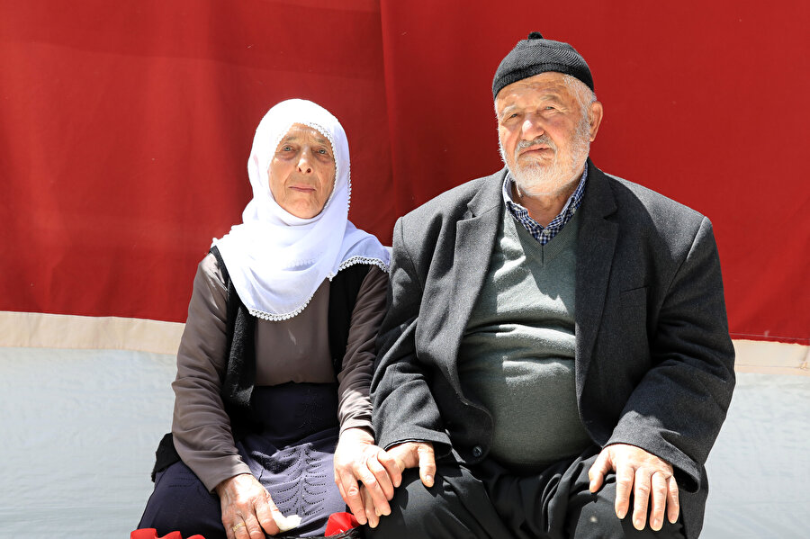 Aile ve Sosyal Politikalar Bakanlığı’na bağlı Darende Sosyal Yardımlaşma ve Dayanışma Vakfı tarafından organize edilen "Bir yastıkta kırk yıl" etkinliğinde evlilikte 40 yılını dolduran çiftler bir araya gelmişti.