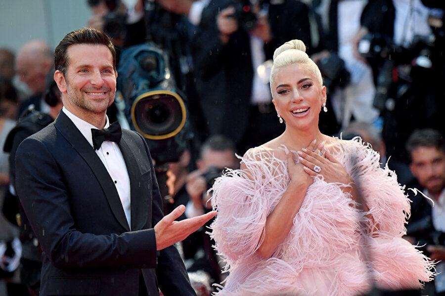  Bradley Cooper ve Lady Gaga’nın Shallow şarkısıyla düeti olacak. 