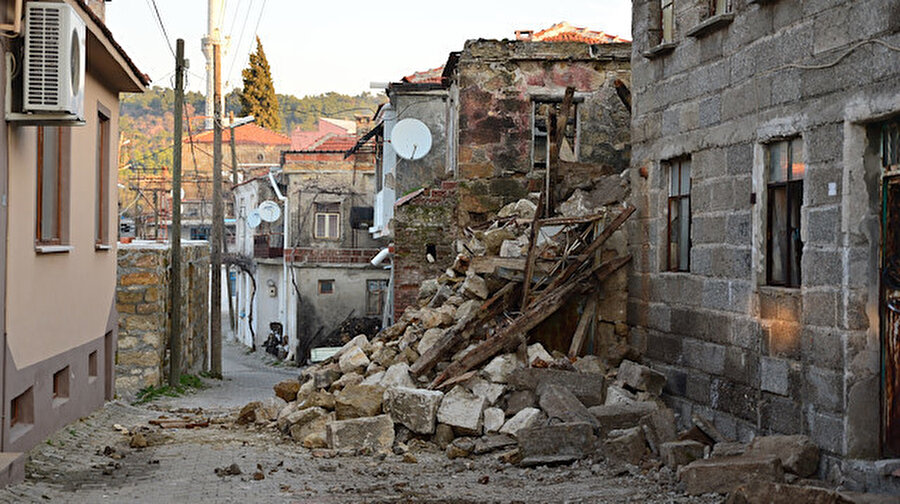 Yerin 8.4 kilometre altında meydana gelen deprem 46 saniye sürdü.