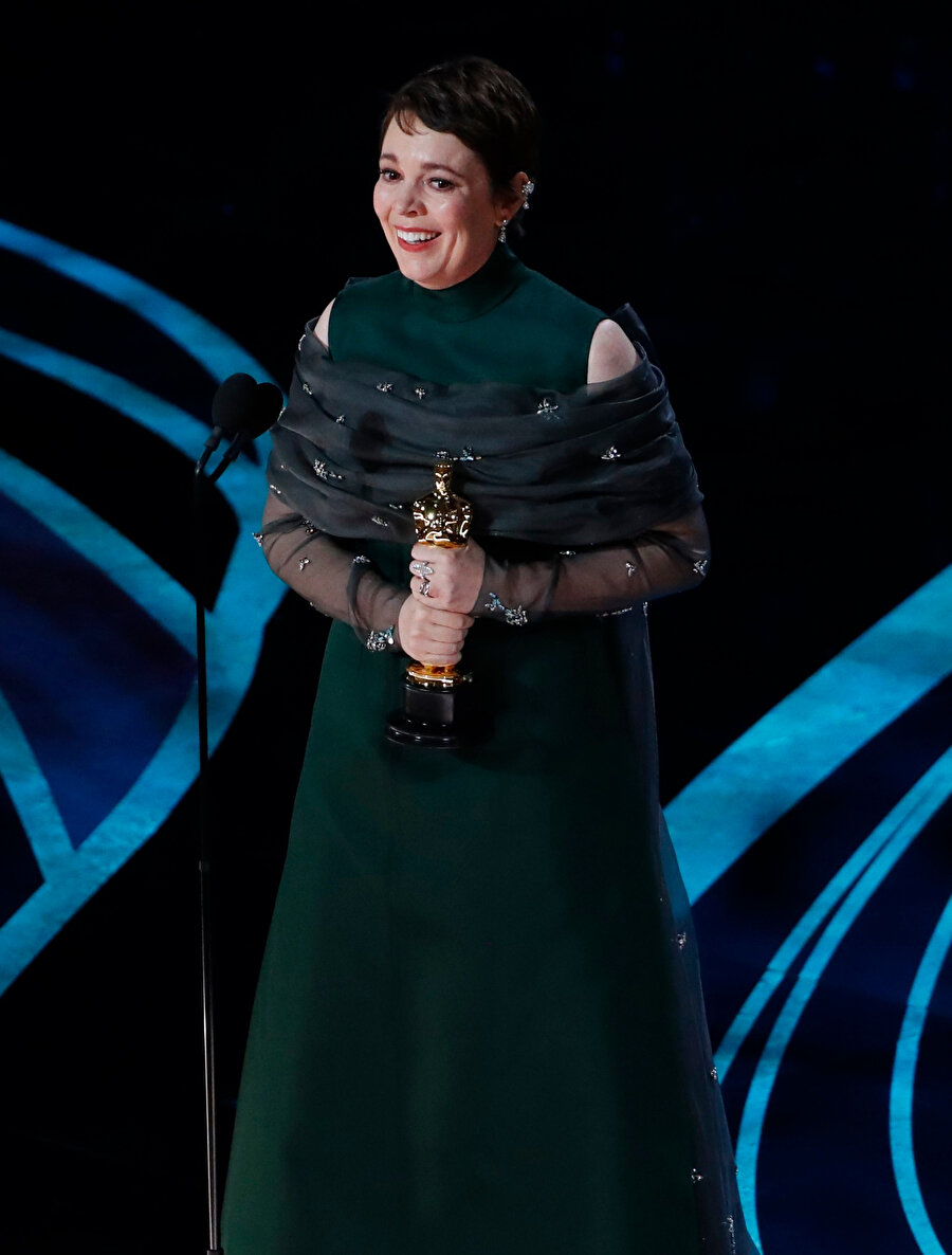 The Favourite filminde gösterdiği performansla sürpriz bir şekilde diğer adayların arasından sıyrılarak ödüle uzanan isim Olivia Colman oldu.