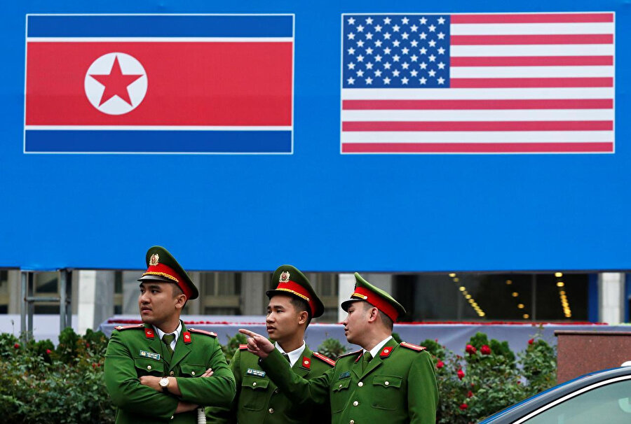 Vietnam'ın başkenti Hanoi’de gerçekleşecek zirve öncesi şehrin birçok yanına Kuzey Kore ve ABD bayrakları asıldı.