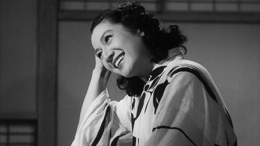 Japon aktris Setsuko Hara, Yasujirō Ozu yönetmenliğindeki Geç Gelen Bahar filmiyle ünlendi. 