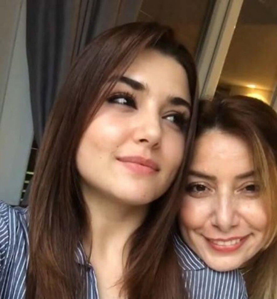Hande Erçel'in annesi Aylin Erçel 44 yaşında kanser tedavisi gördüğü hastanede hayatını kaybetti. 