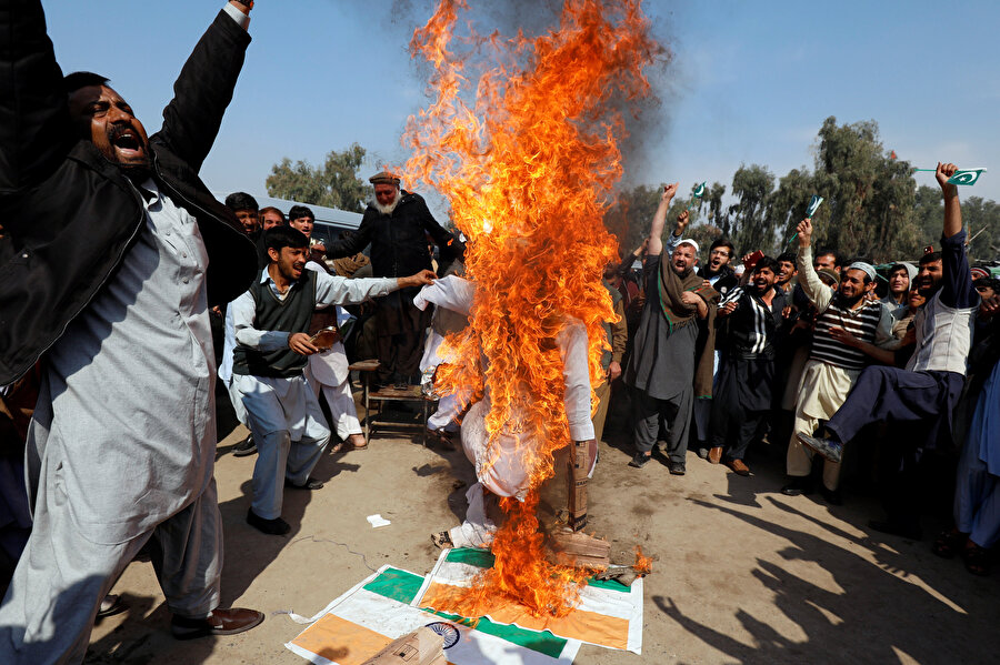Pakistan'da Hindistan karşıtı gösteriler düzenlendi.