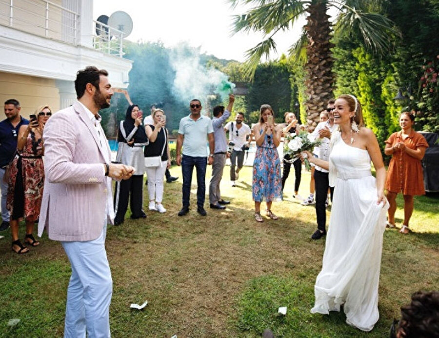 Bengü düğününü Türk geleneklerine uygun yapmıştı. 