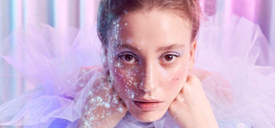 Serenay Sarıkaya yoğun tempoya dayanamamış ve hastanelik olmuştu.
