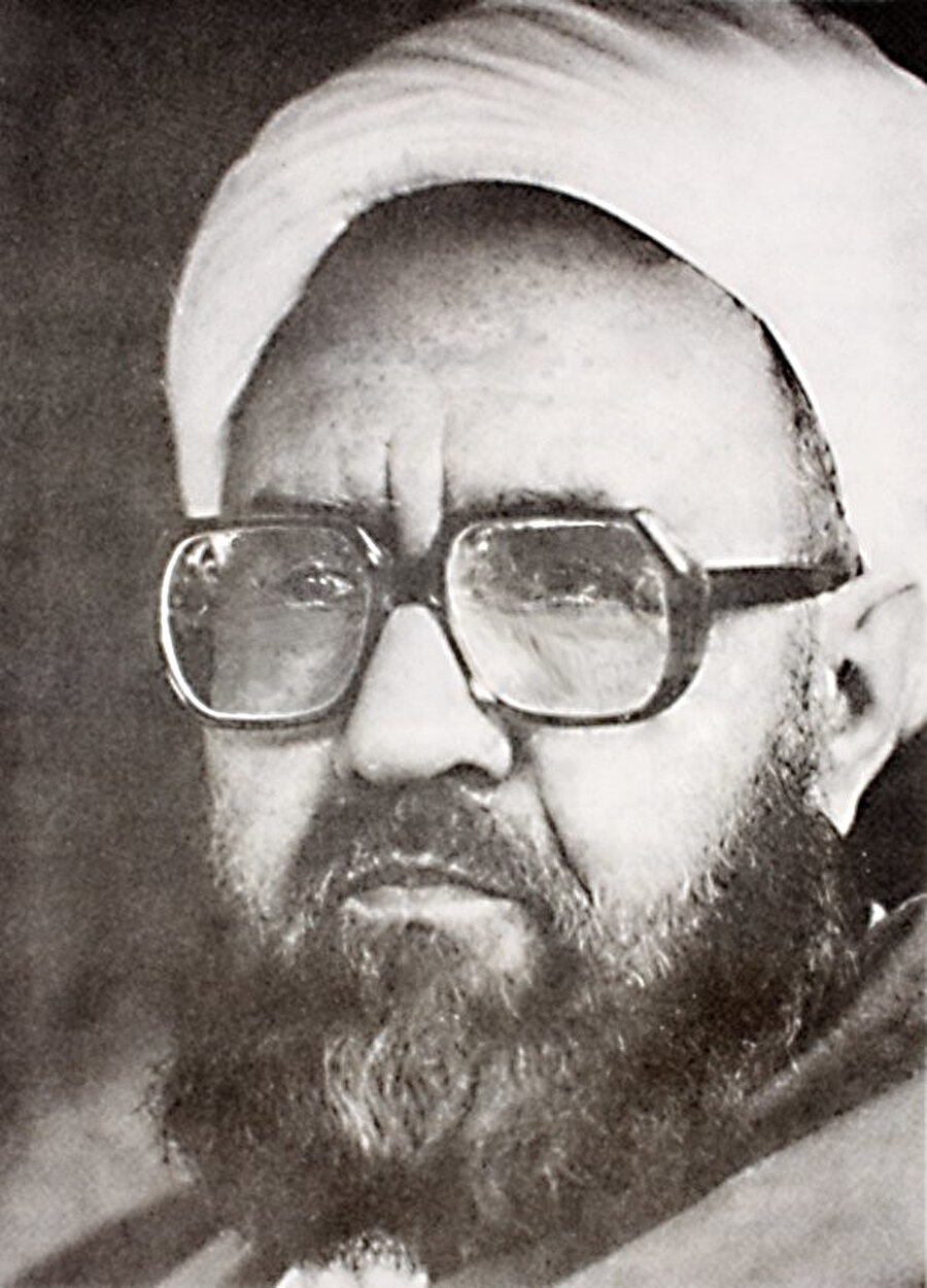 Devrime giden yolda büyük emeği bulunan Şiî düşünür Murtaza Mutahharî (1919-1979).