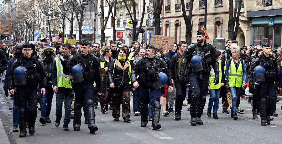 Fransa’nın Paris, Marseille, Nice, Bordeaux, Strasbourg, Nantes ve Toulouse şehirlerinde eylemler düzenlendi.