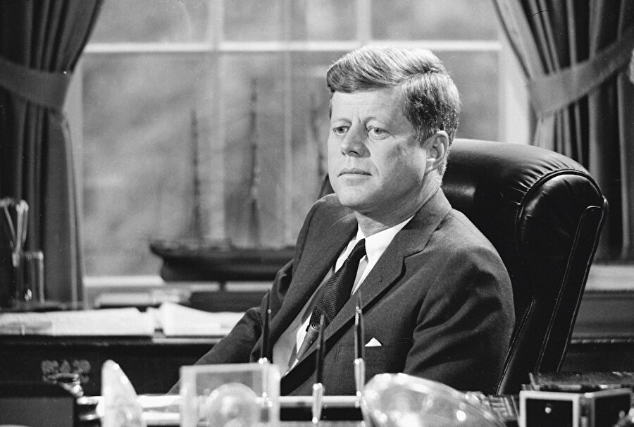 ABD'nin 35. başkanı John F. Kennedy, Kasım 1963Te uğradığı suikast sonrası hayatını kaybetti.