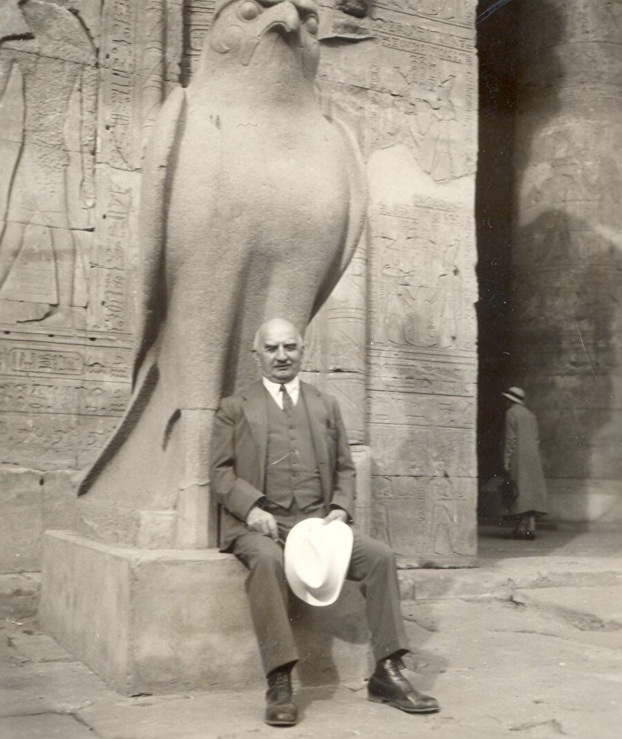 Gülbenkyan, 1930'da Mısır'a yaptığı bir seyahat sırasında...