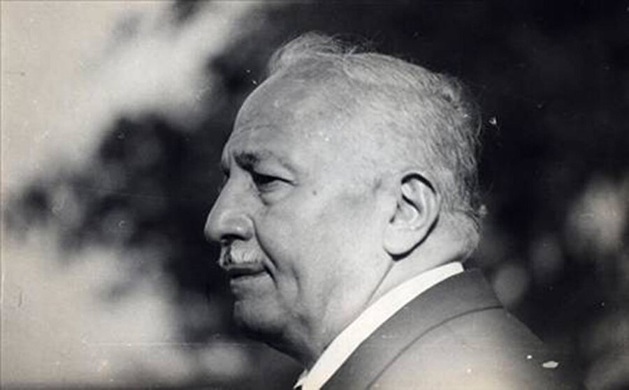 28 Haziran 1996'da dünyaya gelen, mühendis, akademisyen ve siyasetçi Prof. Dr. Necmettin Erbakan, 2011 yılında yaşamını yitirdi.