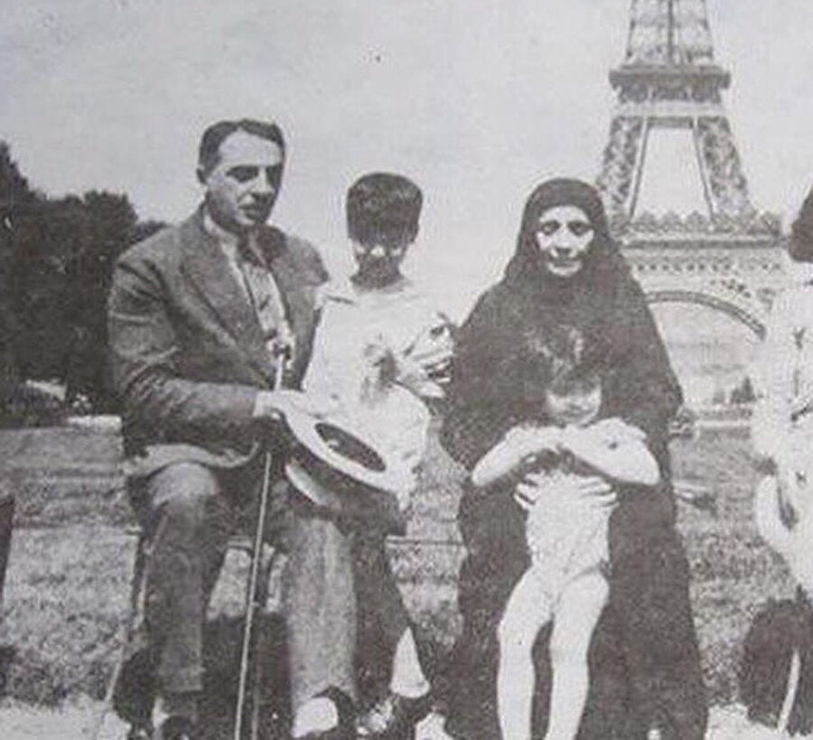 Haydar Bammat, annesi Ummurraşidat ve çocukları Necmeddin ve Temirbolatla birlikte Fransa'da.