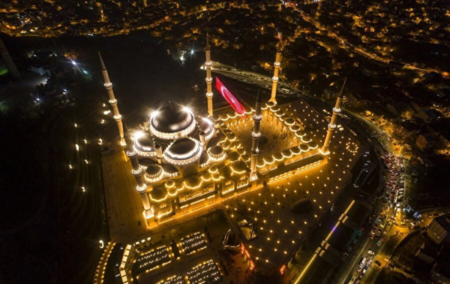 Çamlıca Camii’nde ilk ezan