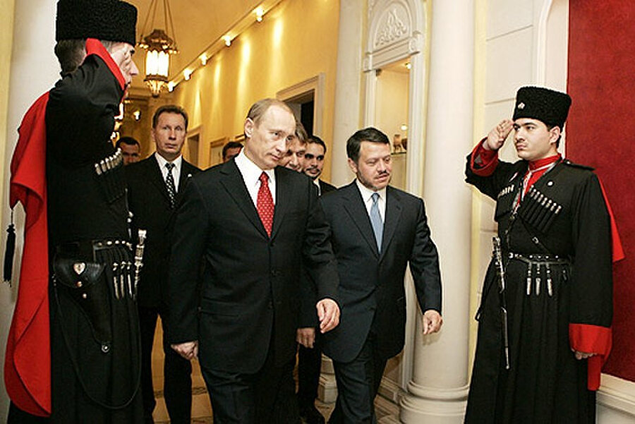 Rusya Devlet Başkanı Vladimir Putin 2007 yılında Ürdün'e gerçekleştirdiği ziyarette, kendisini Kral Abdullah'ın muhafız alayındaki Çerkesler geleneksel kıyafetleri ile karşılaşmışlardı.