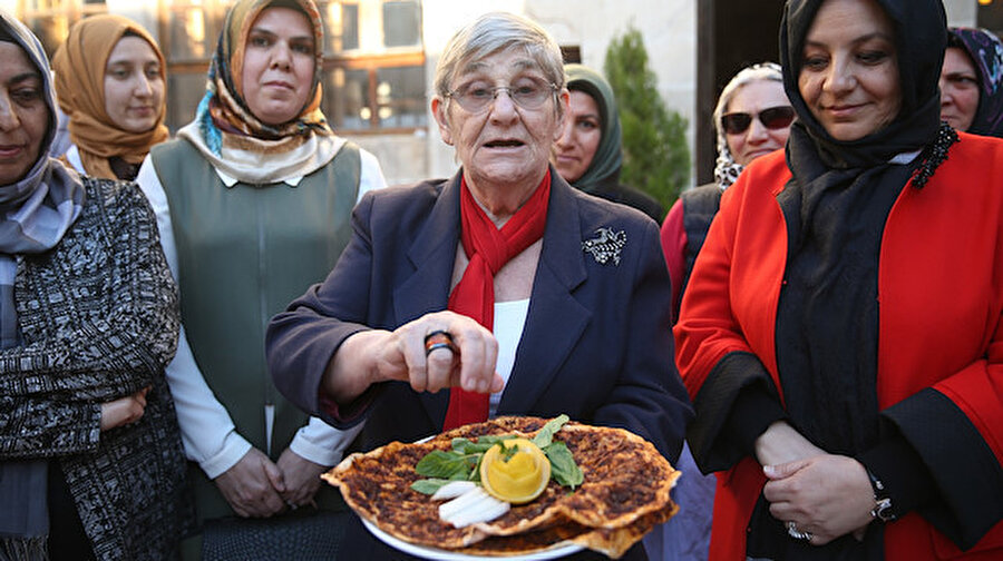 Canan Karatay Urfa mutfağına hayran kaldı. 