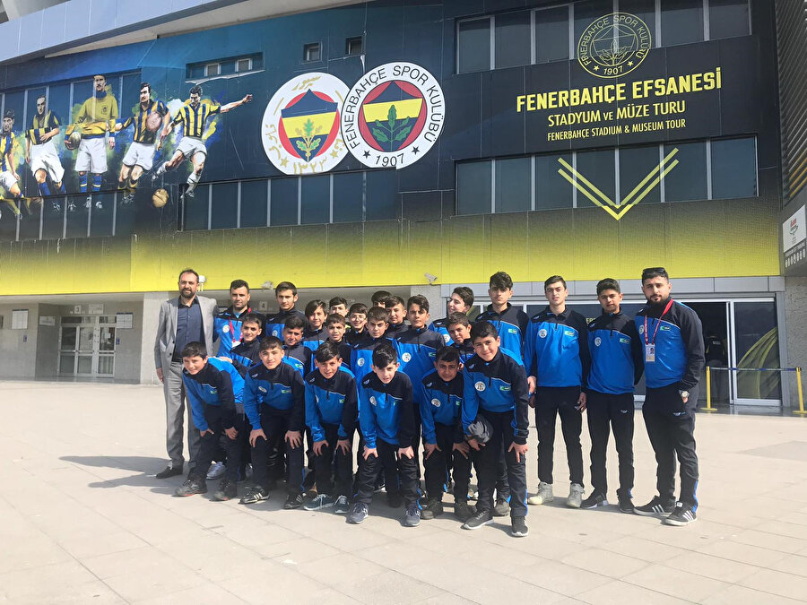 1071 Malazgirt Spor U-13 takımı 'Spora yeşil ışık yak' projesi kapsamında Fenerbahçe Müzesi'ni gezdi.