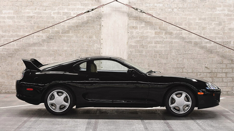 Toyota Supra'nın 1994 model bir versiyonu tam 1 milyon TL'ye satıldı. 