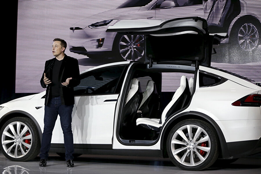 Elon Musk, Tesla'nın yeni hamlesi üzerine açıklamalar yaptı. 