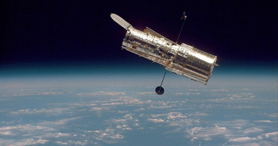 Bahsi geçen 'galaksi hareketlerinin' gözlemlenmesinde Hubble Uzay Teleskobu kullanılıyor. 