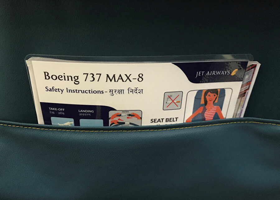 Boeing 737 Max 8'in güvenlik kılavuzu görünüyor.