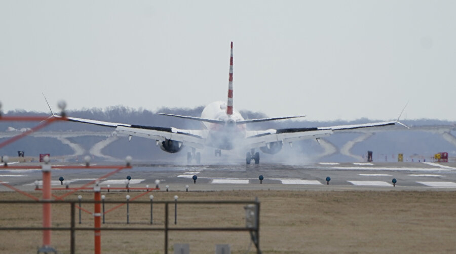 Etiyopya'daki kaza sonrası Boeing 737 Max tipi uçakların kullanımını durduran ilk ülke olan Çin’e Türkiye ve AB ülkeleri de katıldı.