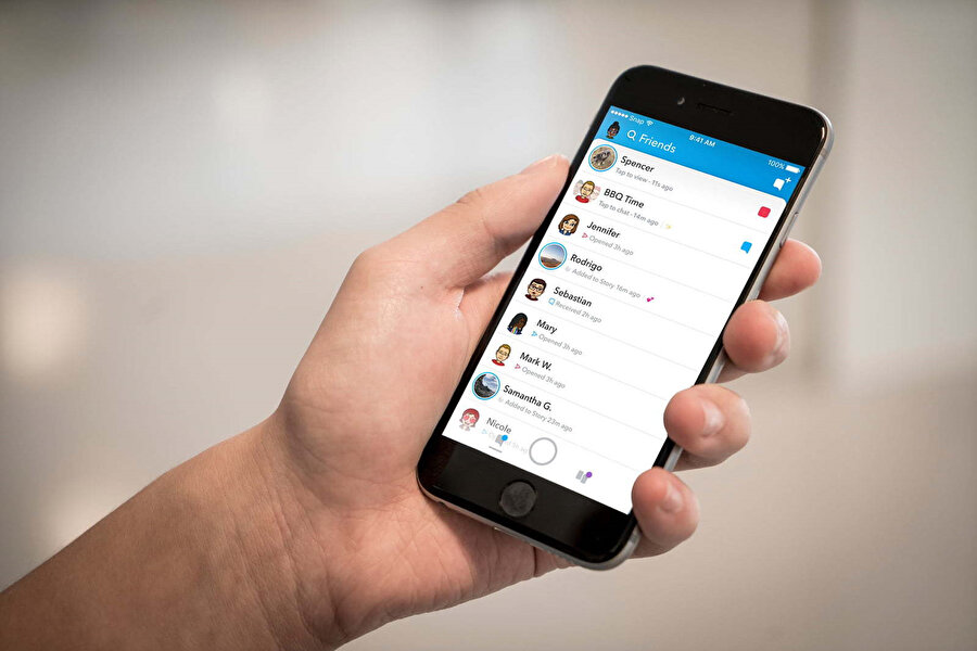 Snapchat, çıkış yaptığı ilk dönemde, özgün formatıyla büyük ilgi çekmeyi başarmıştı.