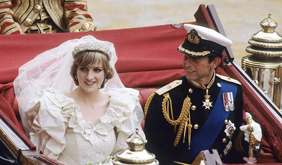 Prenses Diana ve Prens Charles'in düğününden bir kare. 