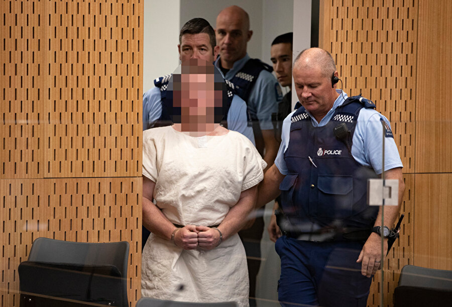 Teröristin mahkemedeki görüntülerinde yüzünün kapatıldığı görüldü.