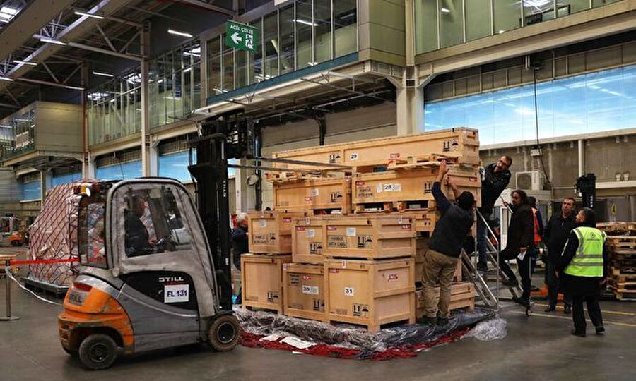 Türk Yılı ilan edilen Japonya'ya eserler taşındı.