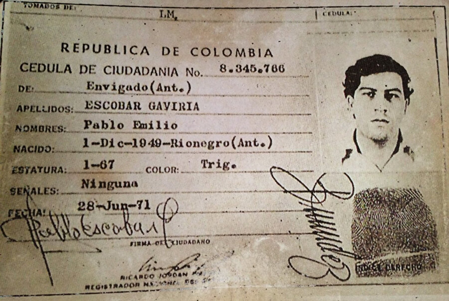 Pablo Escobar'ın kimliği.