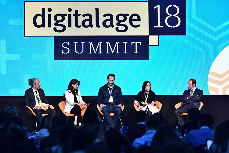 Digital Age Summit etkinliği, birçok farklı konudan yetkin isimleri bir araya getirmeye devam ediyor. 