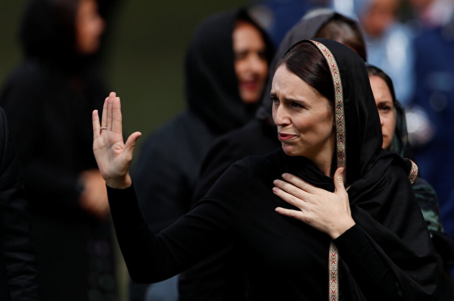 Yeni Zelanda Başbakanı Jacinda Ardern, Christchurch'deki Hagley Park'ta kılınan cuma namazına katıldı.
