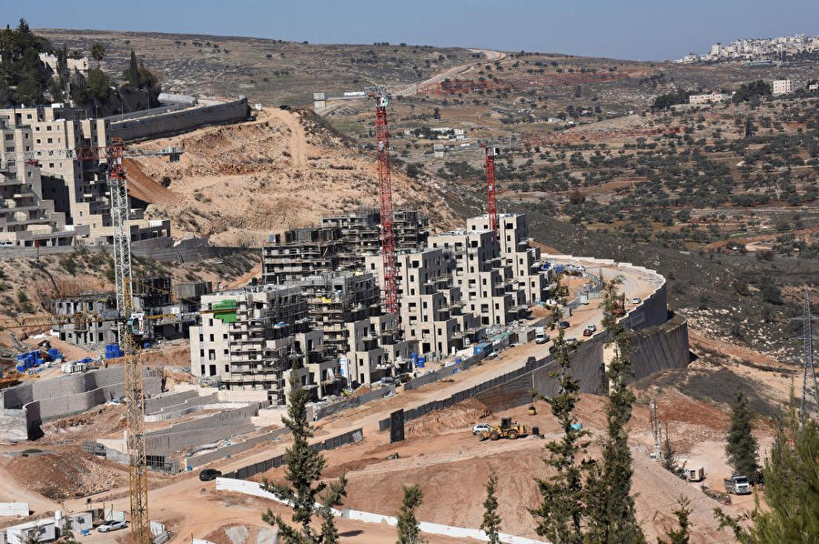 İsrail hükümeti, Doğu Kudüs'teki yerleşim inşaatlarına hız verdi.