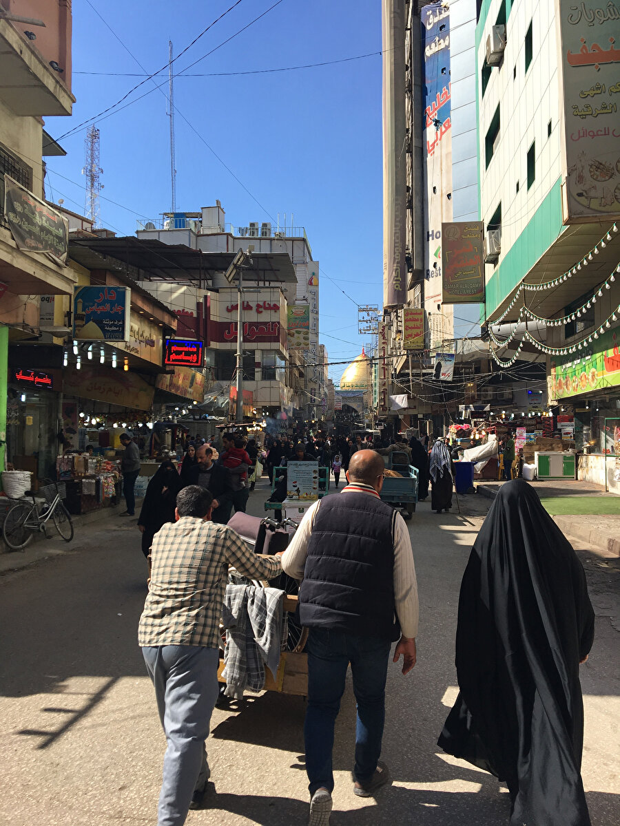 Kerbala sokaklarından bir kare.