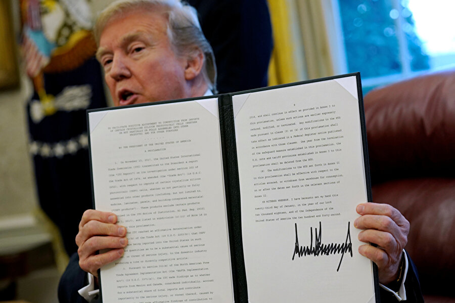 Trump, İsrail'in 1981'de tek taraflı ilhak ettiği Golan Tepeleri'nin İsrail egemenliğine geçtiğini imzalayarak tepkilere neden olmuştu.