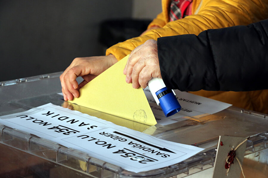 31 MART Mahalli İdareler Genel Seçimleri için İstanbul'da oy verme işlemi, saat 08.00 itibariyle başladı.