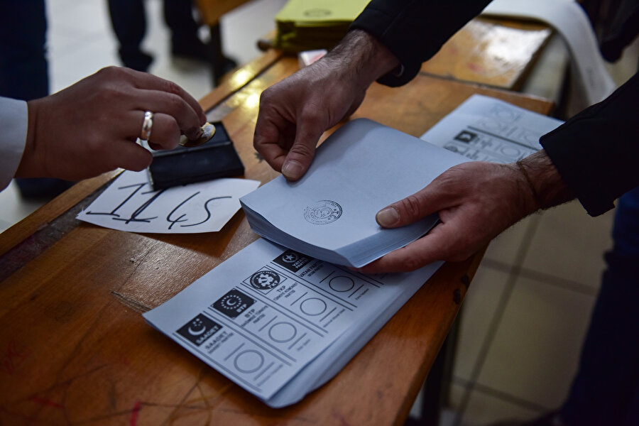 Oy sayım ve döküm işlemi Türkiye genelinde başladı.