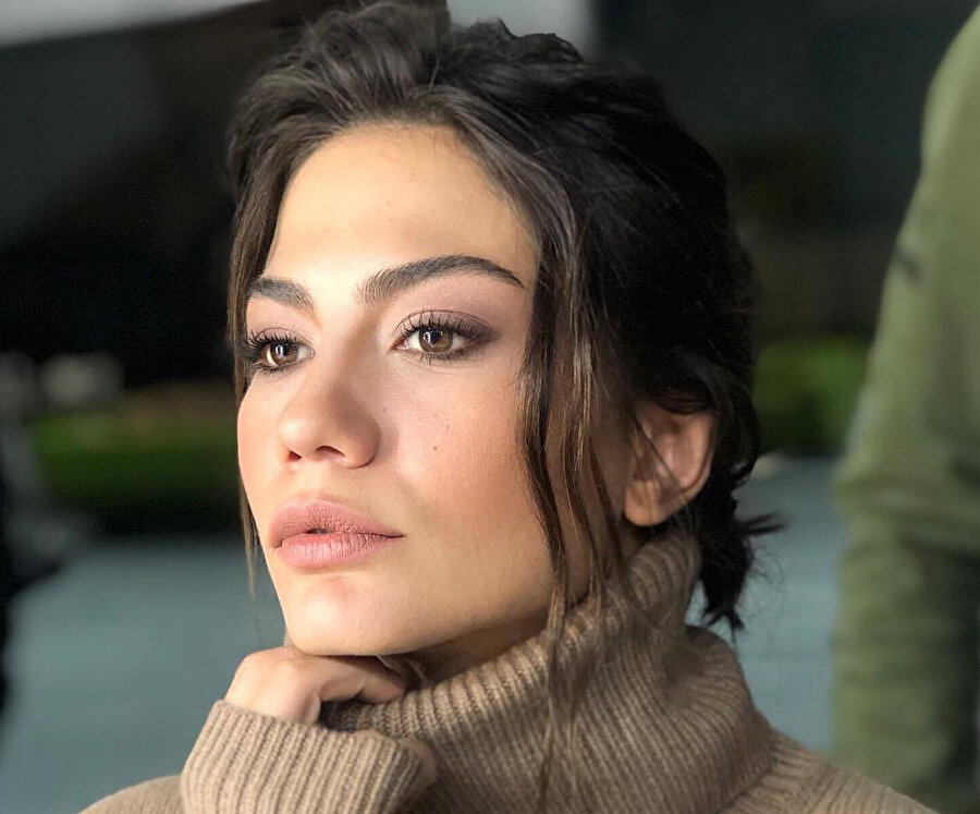 Demet Özdemir, genellikle yaz dizilerinde yer alıyor. 