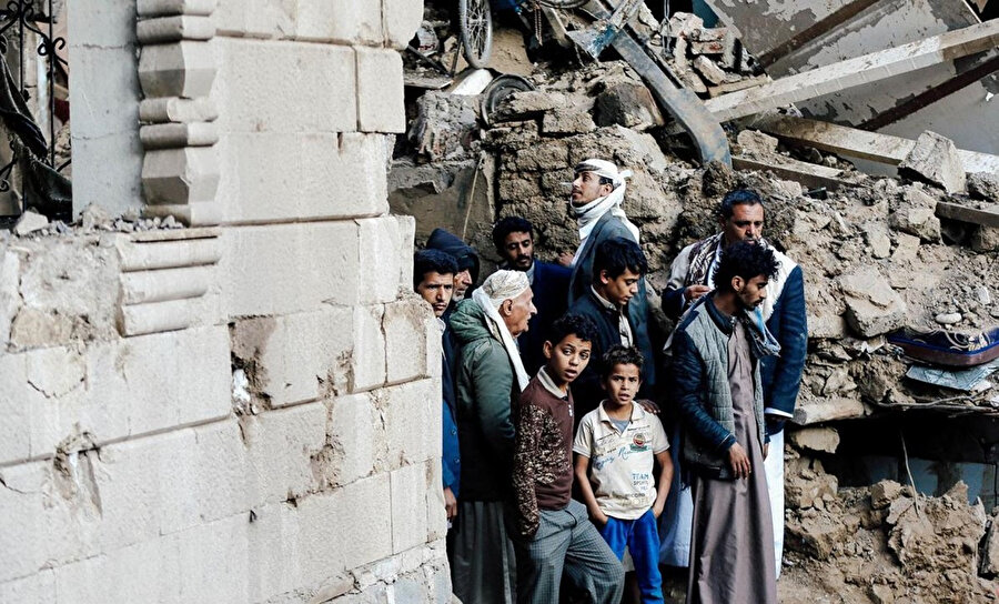Çatışmalar esnasında en çok zararı sivil halk görüyor. Evlerini kaybeden Yemenliler zor şartlar altında yaşamaya çalışıyor.