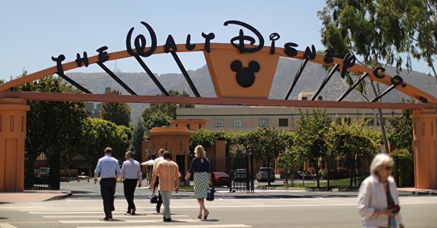 Walt Disney Company, eğlence sektöründe, dünyanın en büyük medya şirketidir. 16 Ekim 1923 tarihinde Walt ve Roy Disney kardeşler tarafından kurulan animasyon stüdyosu, büyüyerek Hollywood stüdyoları haline geldi. 