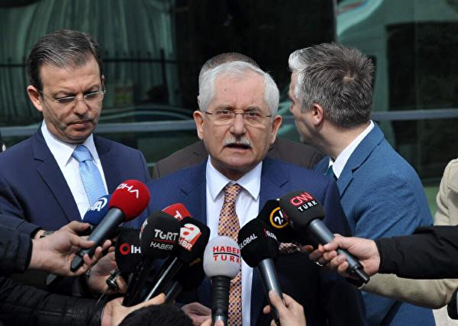 YSK Başkanı Sadi Güven, İstanbul'da seçim yarışına ilişkin açıklamalarda bulundu.