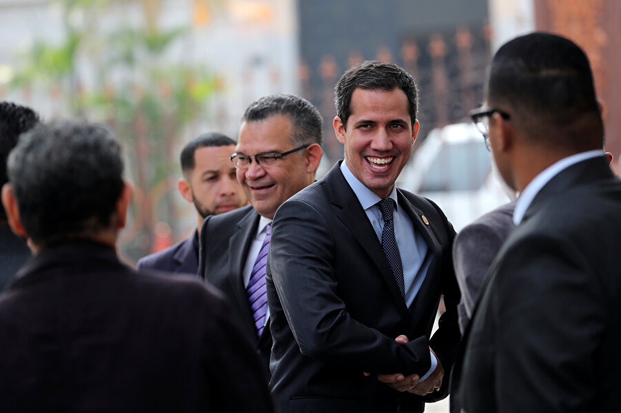 Juan Guaido'nun dokunulmazlığı kaldırıldı.