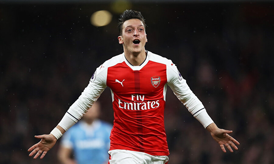 Mesut Özil, oldukça başarılı bir performans sergiliyor.